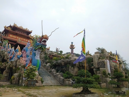 Núi nhân tạo, đá nhân tạo 10