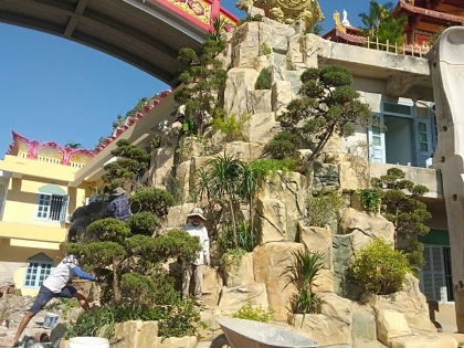 Núi nhân tạo, đá nhân tạo 13